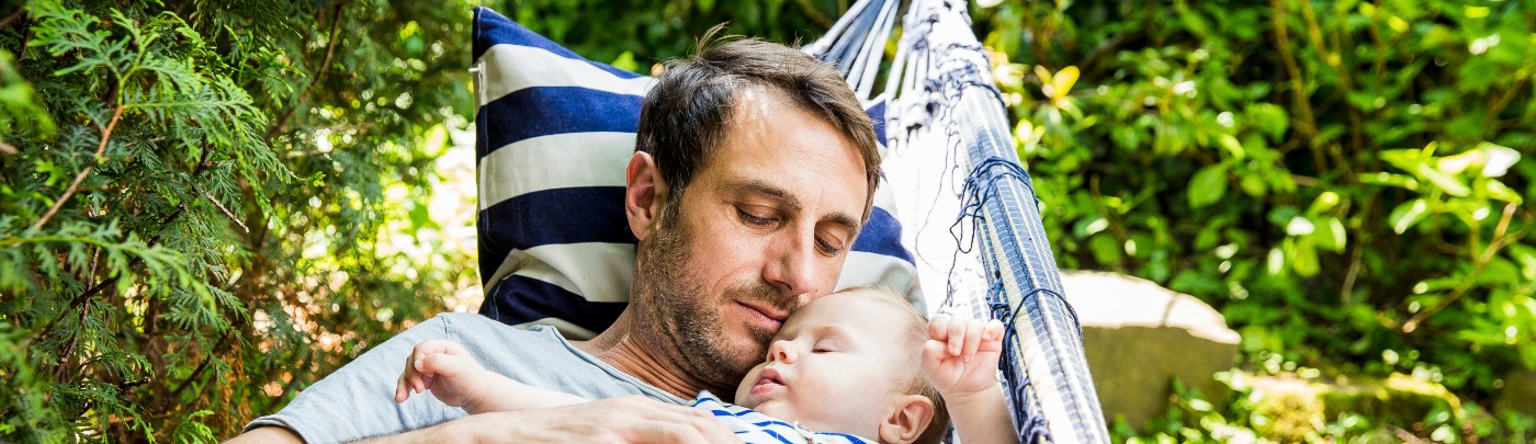 dad-and-baby-in-hammock